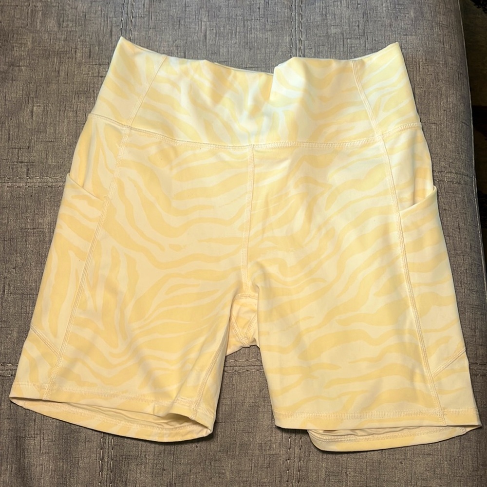 fabletics light yellow zebra biker shorts